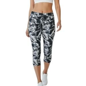 Danskin Now Women's Capri Athletic Leggings S Fitted Black White Geometric Print